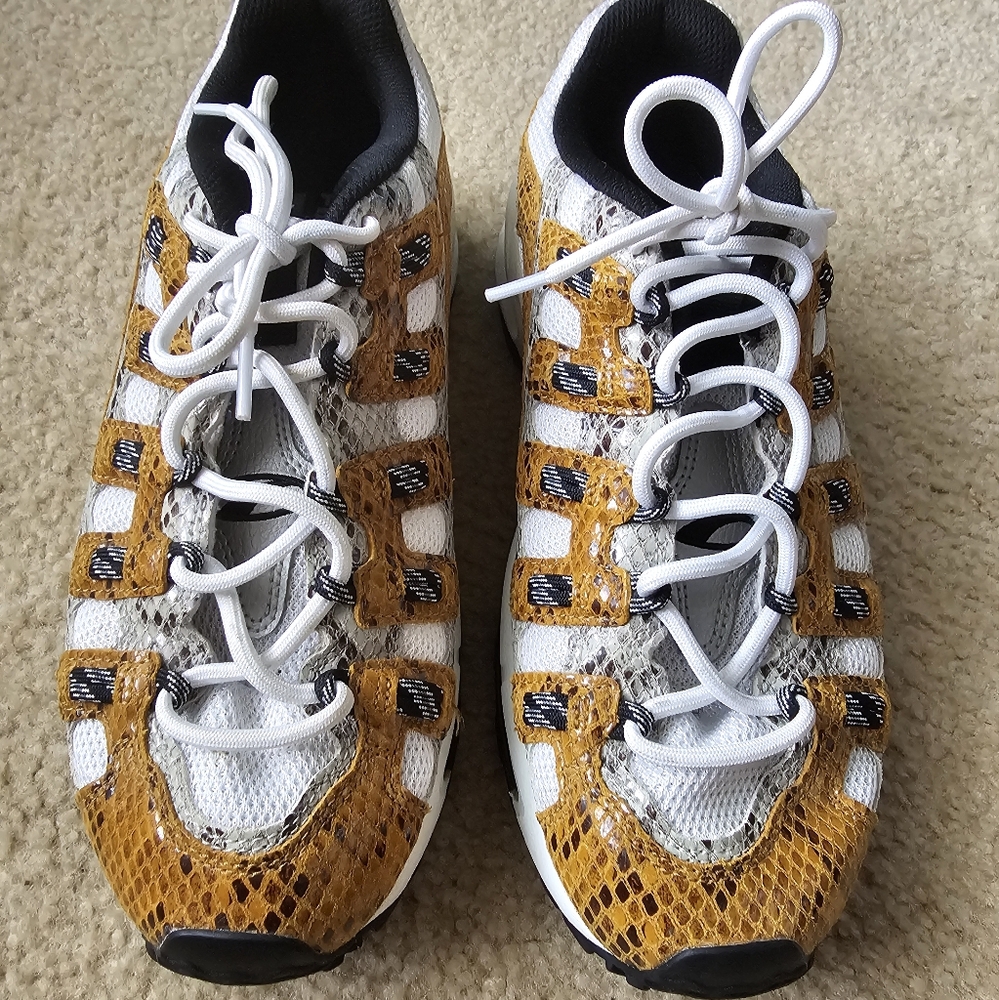 PUMA Snake Print Sneaker. Size 9M Men's